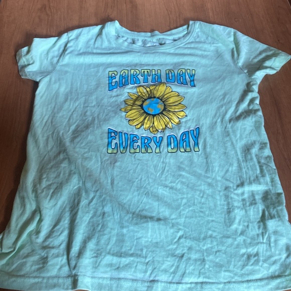 The eco closet graphic tee - Picture 3 of 4